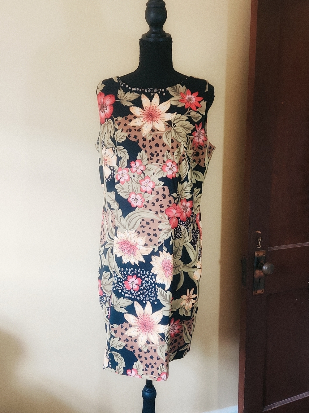 Floral Sleeveless Shift Dress in Black, Pink and Cream